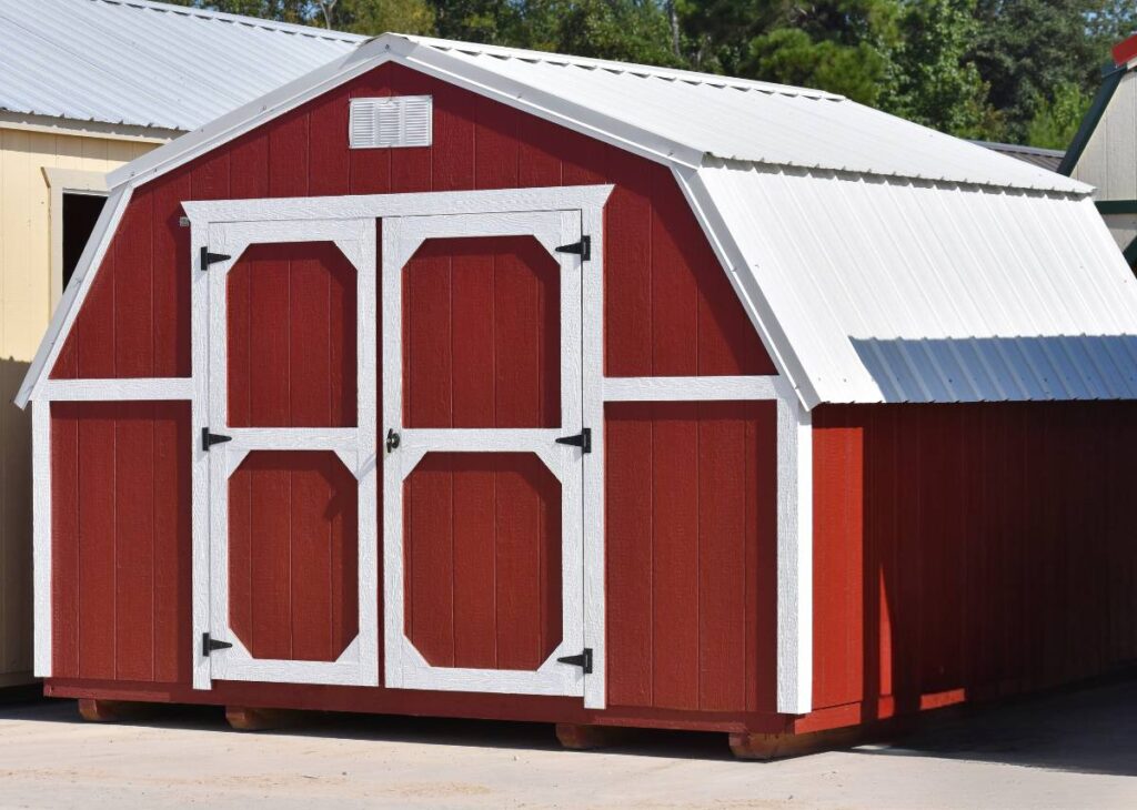 Red and white painted Derksen original barn in Troy, TX